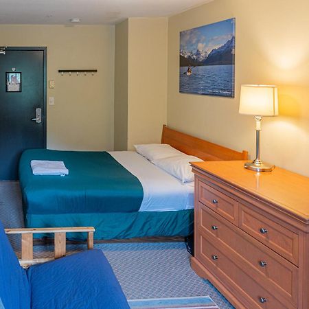 Squamish Adventure Inn מראה חיצוני תמונה