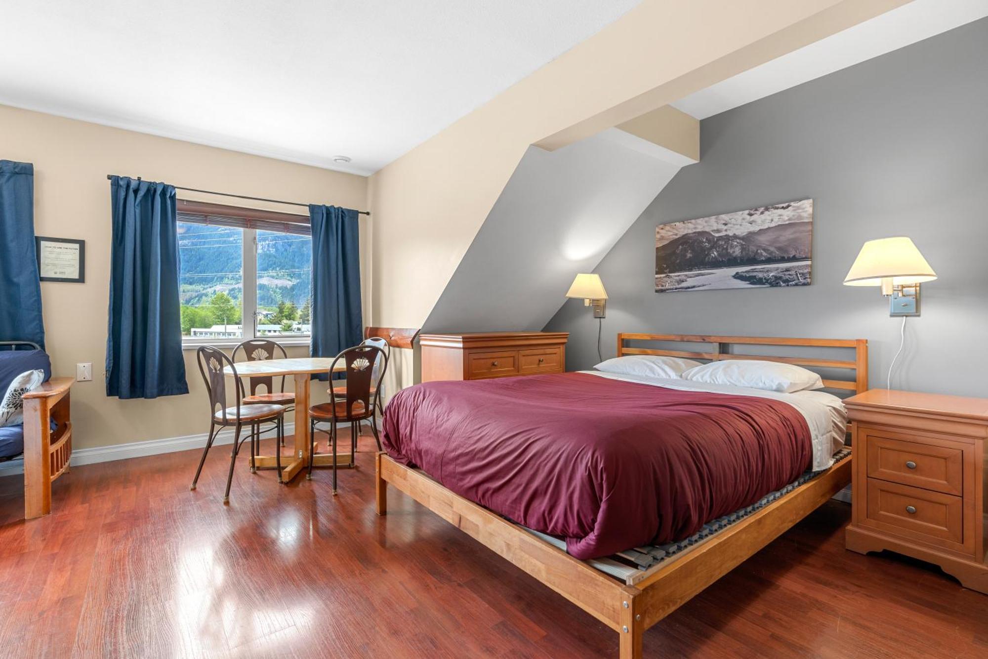 Squamish Adventure Inn מראה חיצוני תמונה