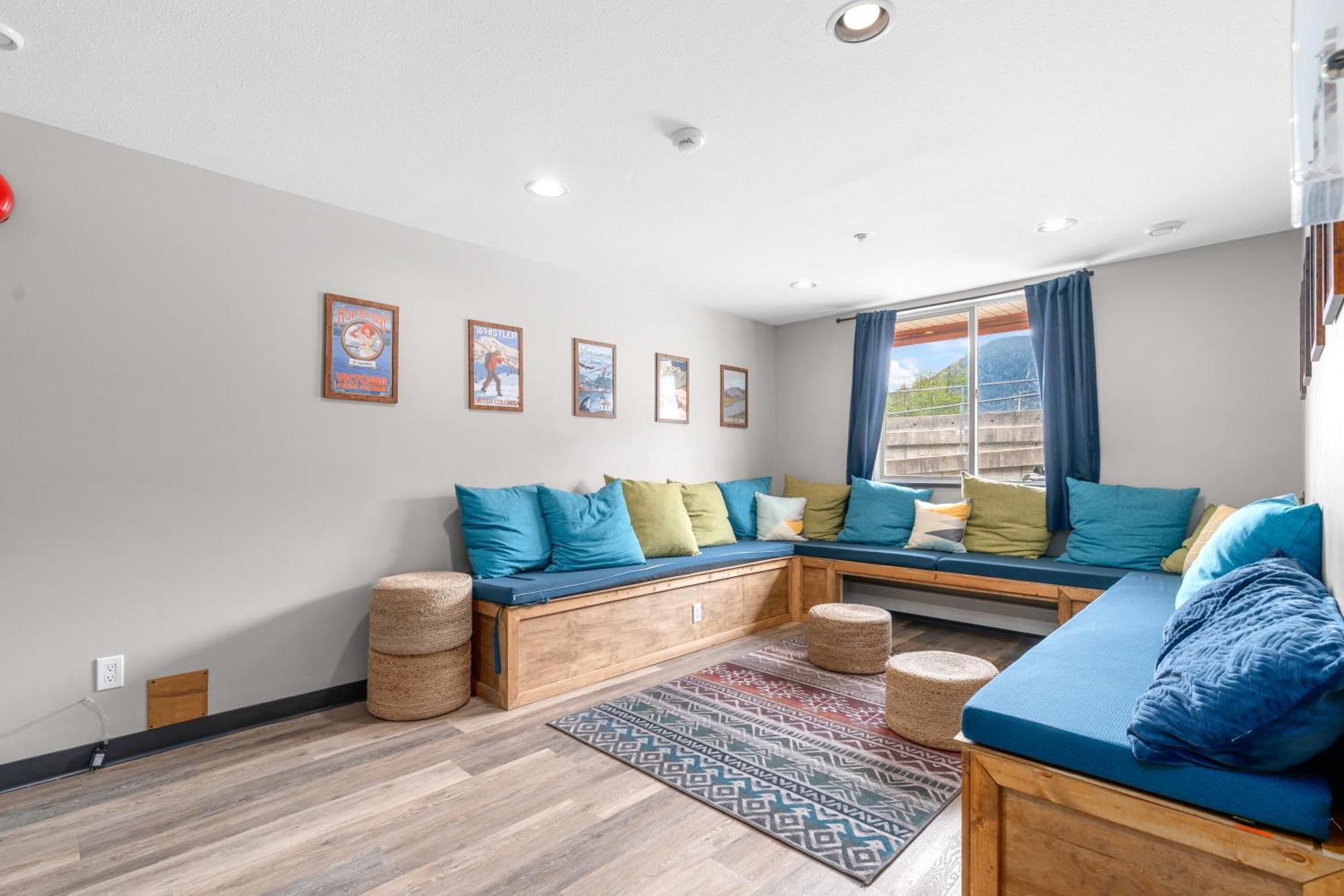 Squamish Adventure Inn מראה חיצוני תמונה