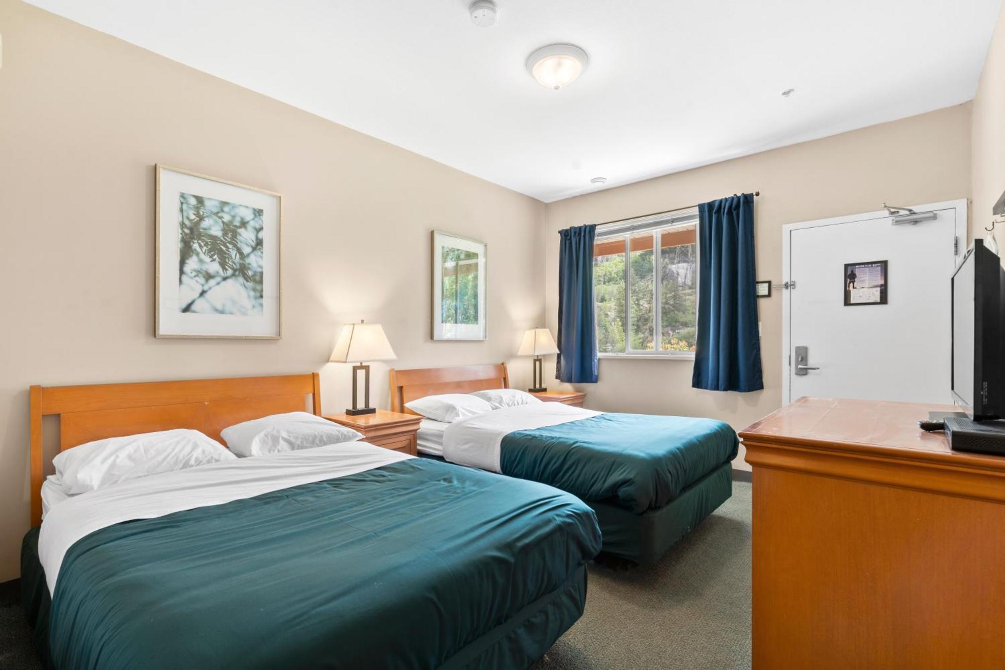 Squamish Adventure Inn מראה חיצוני תמונה