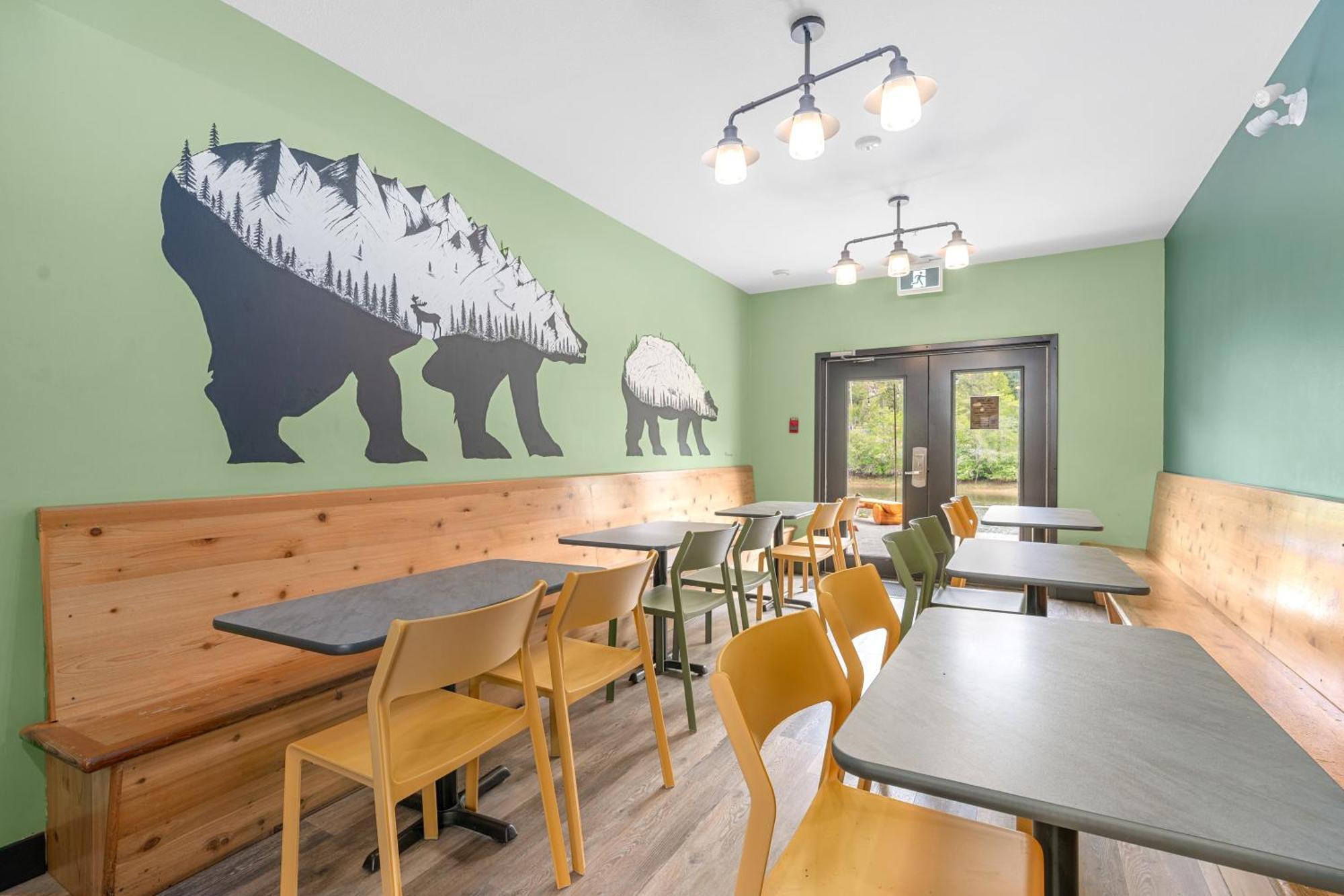 Squamish Adventure Inn מראה חיצוני תמונה
