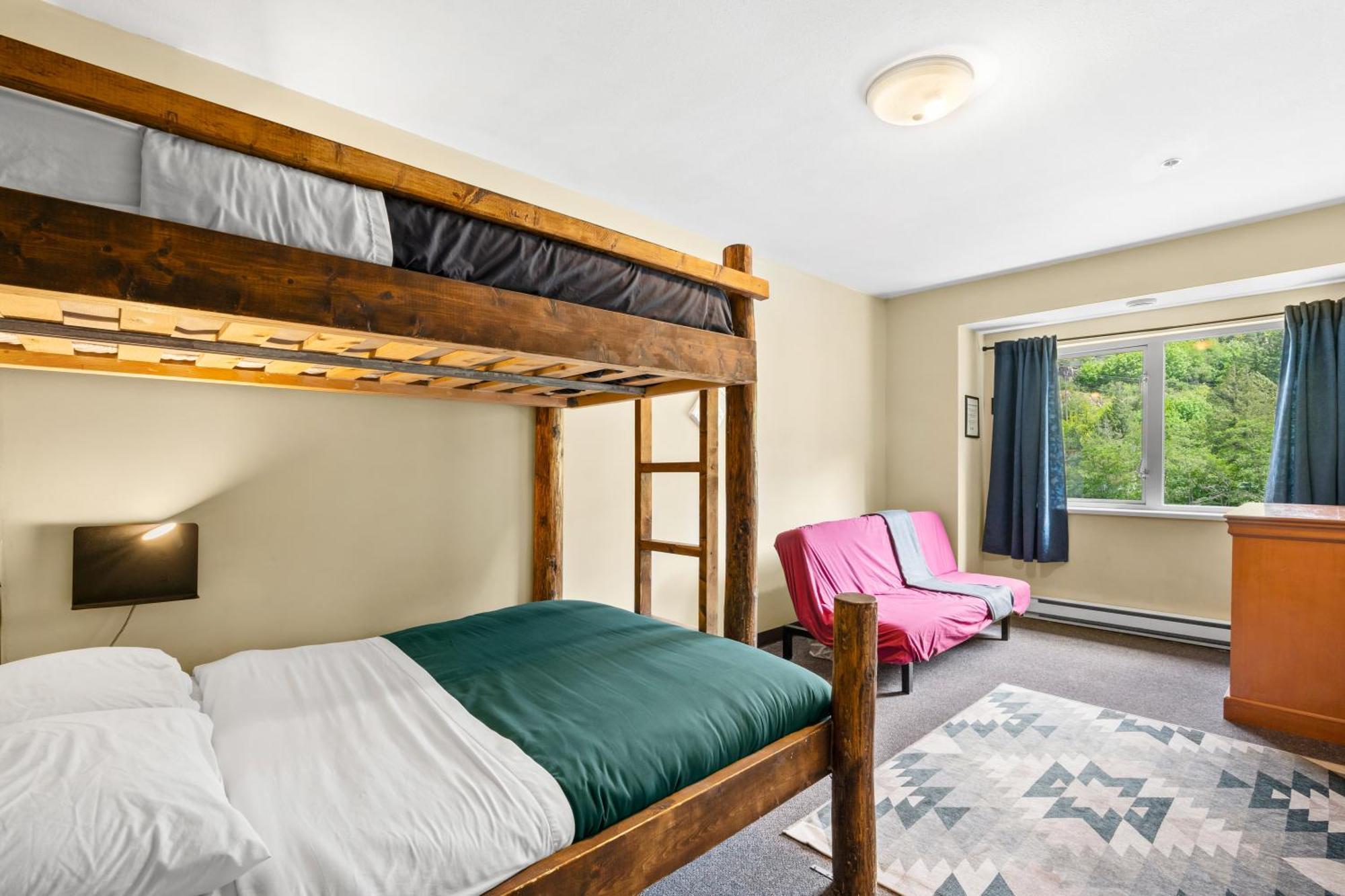 Squamish Adventure Inn מראה חיצוני תמונה