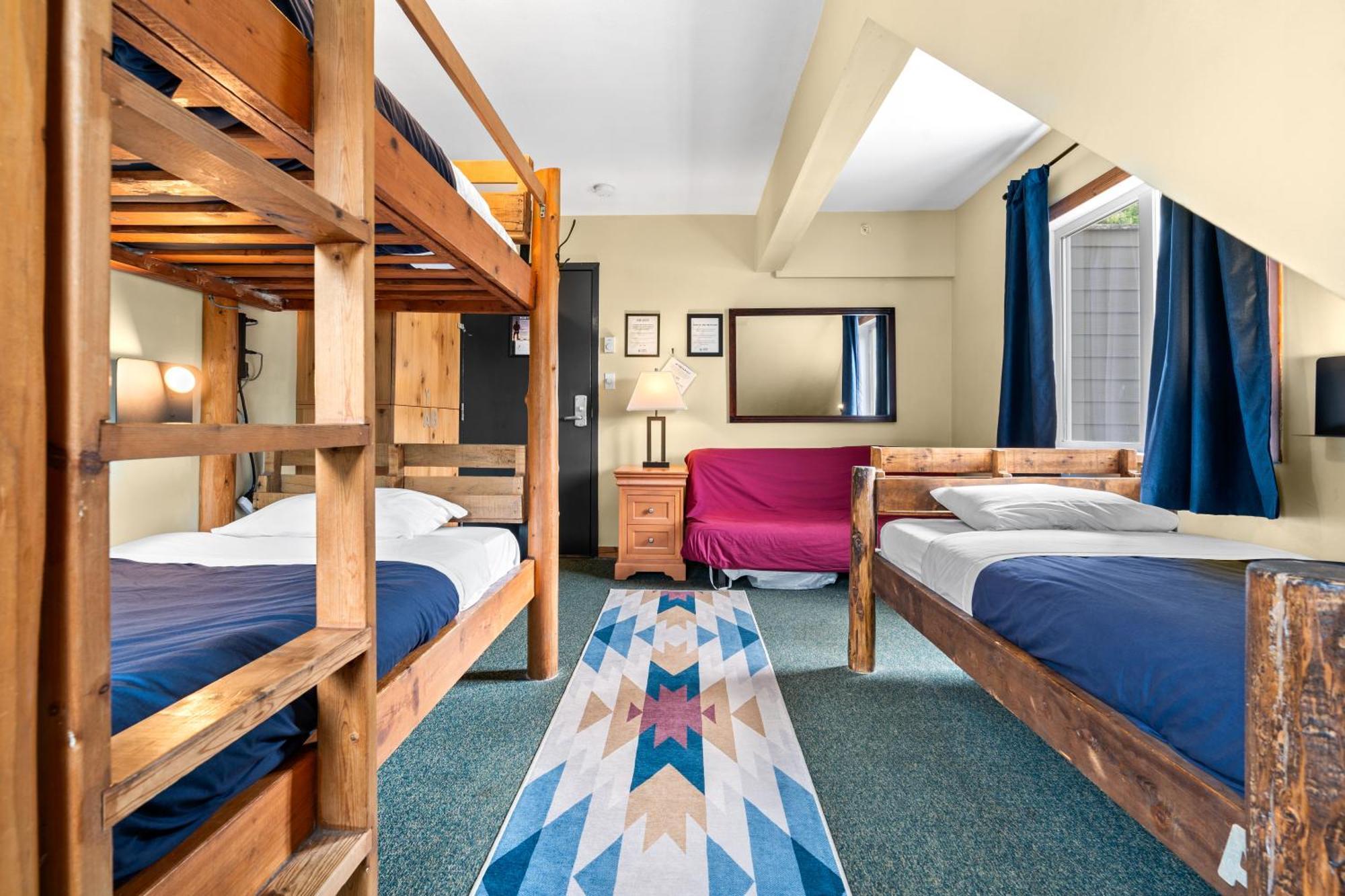 Squamish Adventure Inn מראה חיצוני תמונה