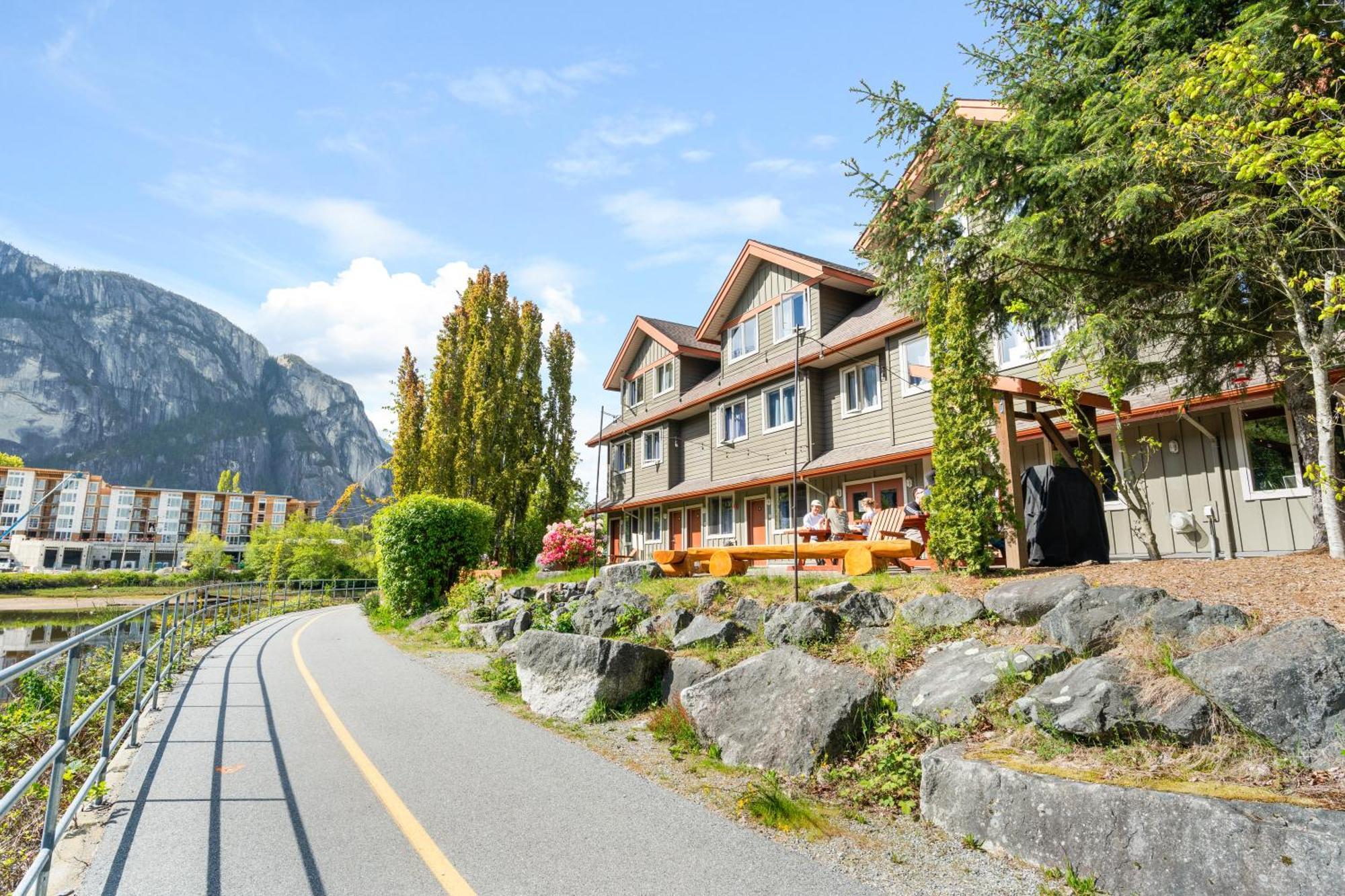 Squamish Adventure Inn מראה חיצוני תמונה