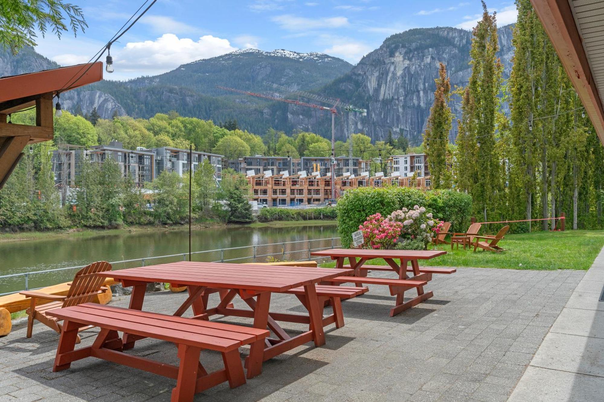 Squamish Adventure Inn מראה חיצוני תמונה