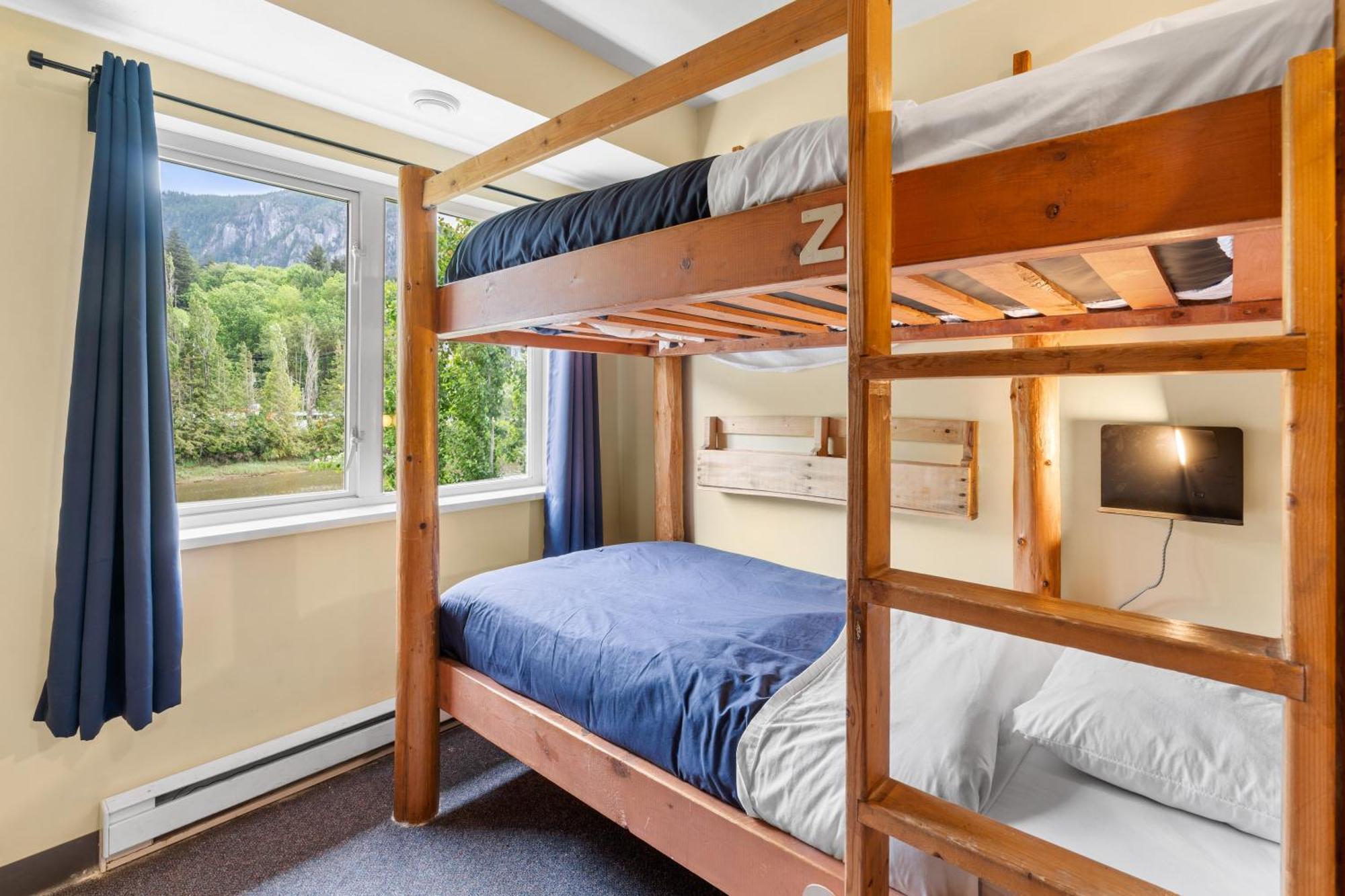 Squamish Adventure Inn מראה חיצוני תמונה