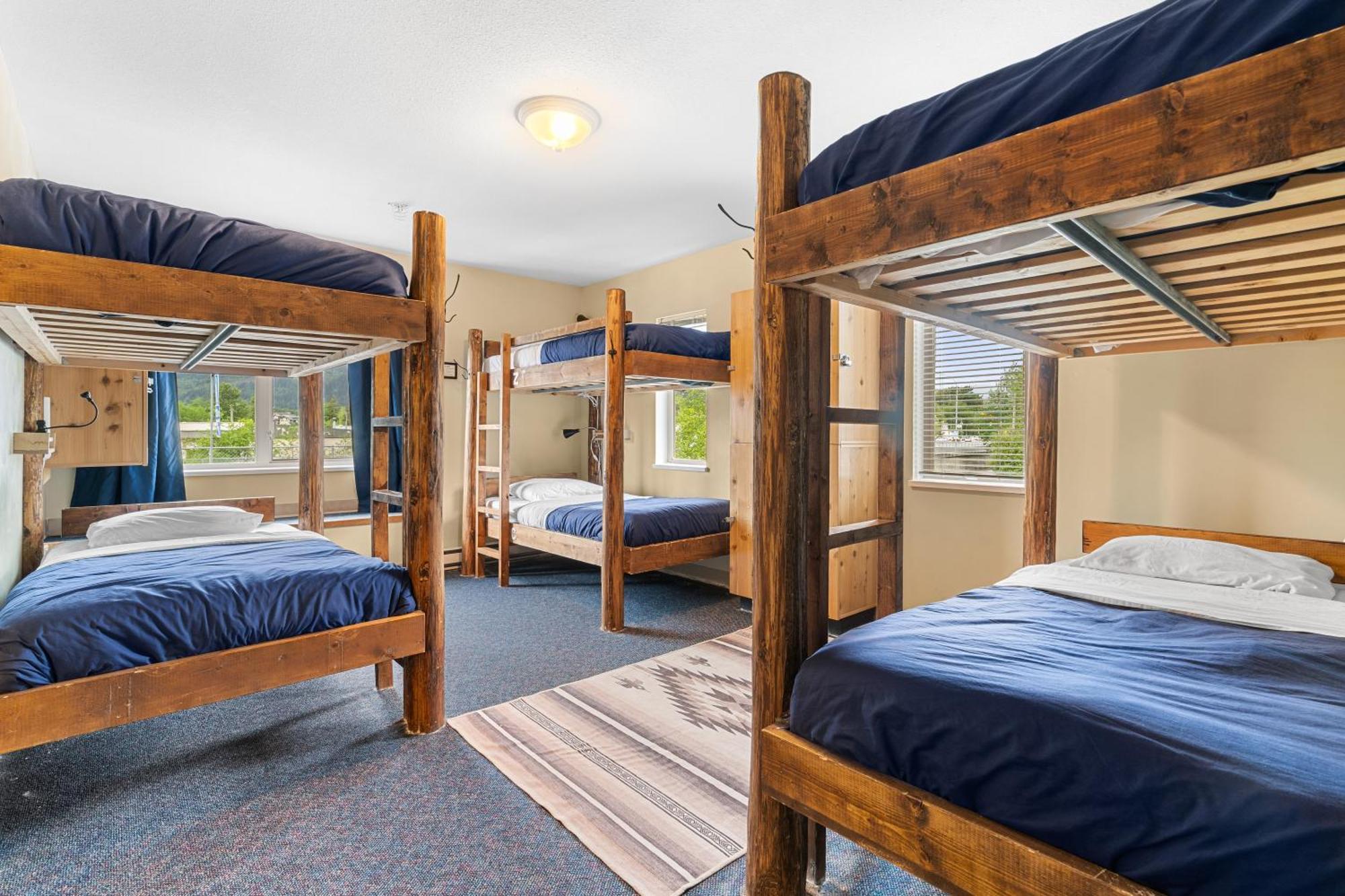 Squamish Adventure Inn מראה חיצוני תמונה