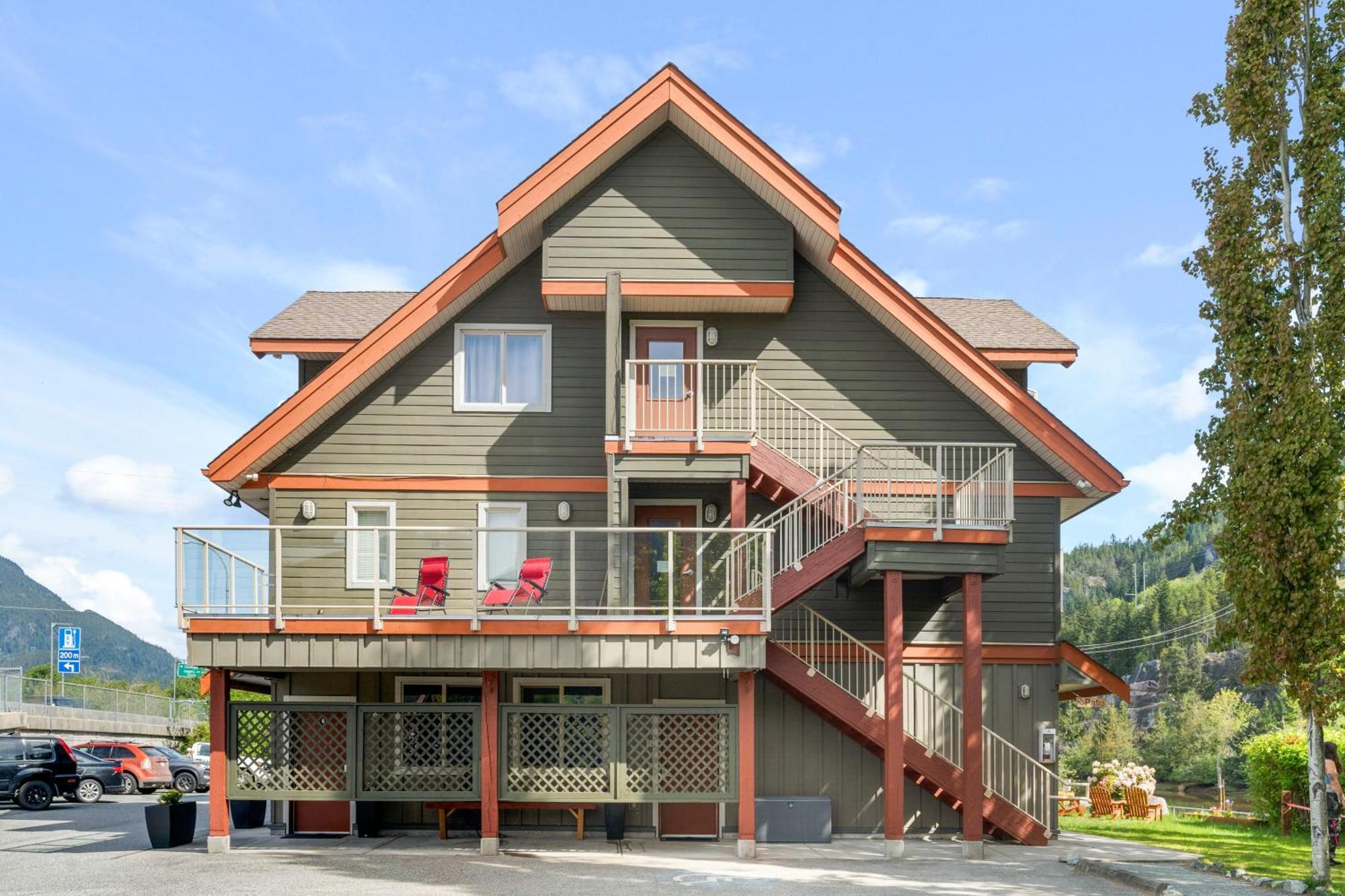 Squamish Adventure Inn מראה חיצוני תמונה