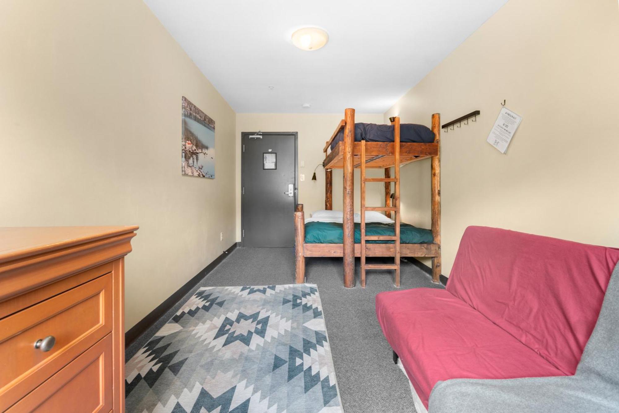 Squamish Adventure Inn חדר תמונה