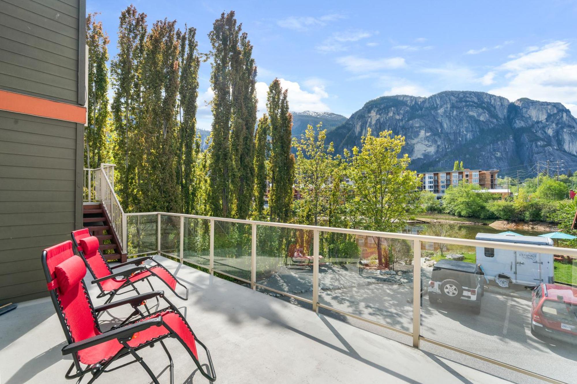 Squamish Adventure Inn מראה חיצוני תמונה