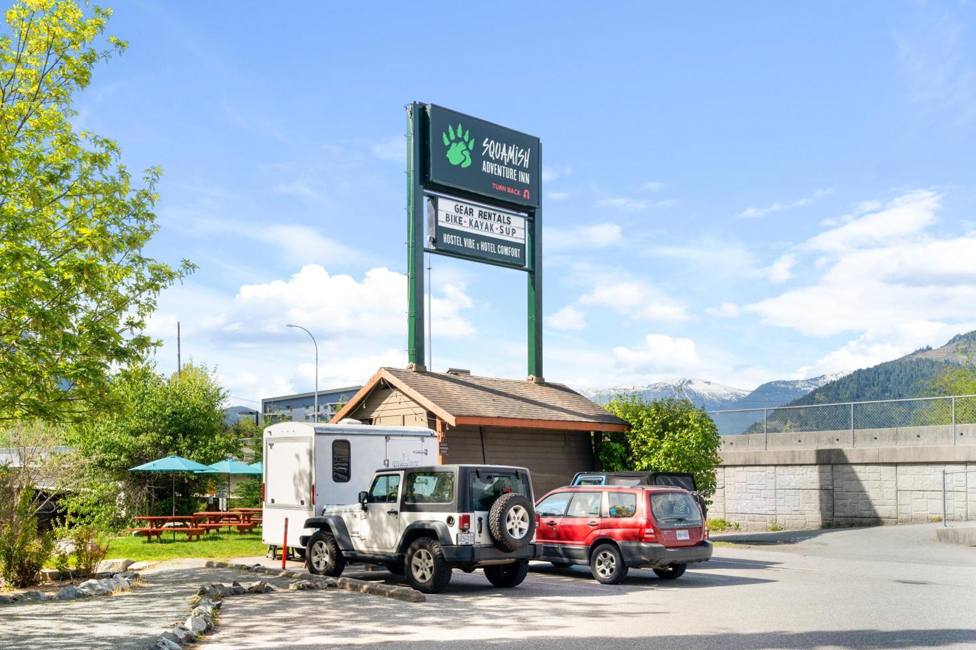 Squamish Adventure Inn מראה חיצוני תמונה