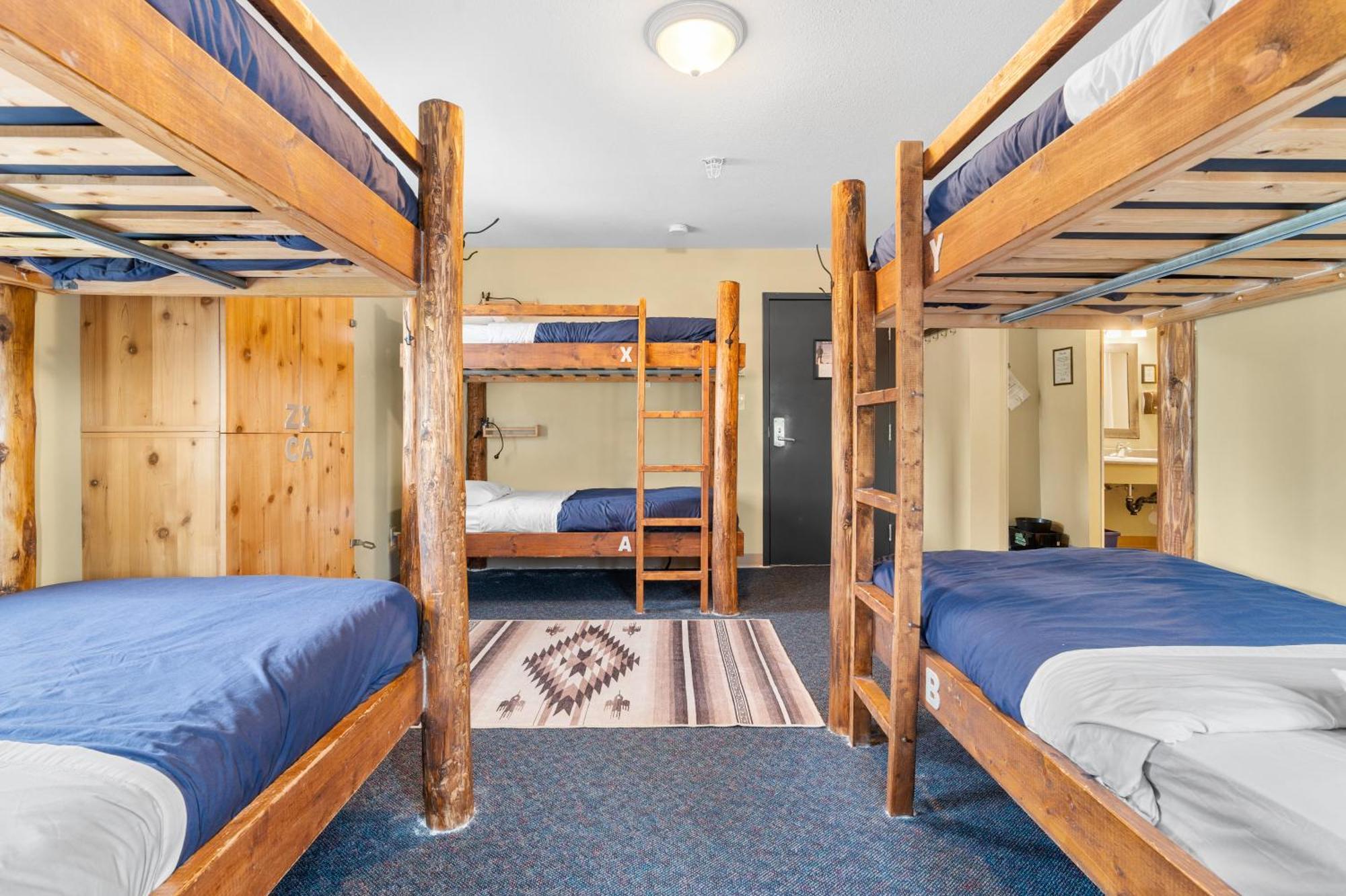 Squamish Adventure Inn מראה חיצוני תמונה