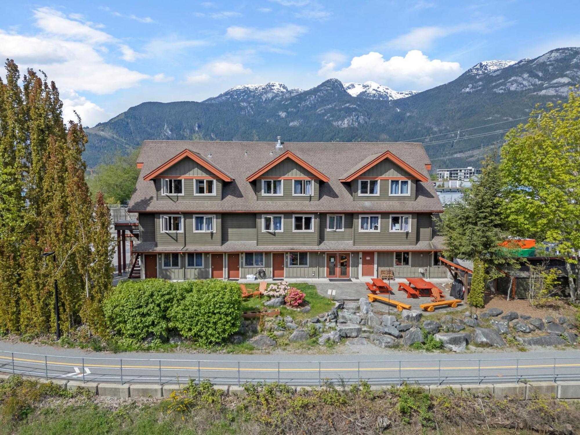Squamish Adventure Inn מראה חיצוני תמונה