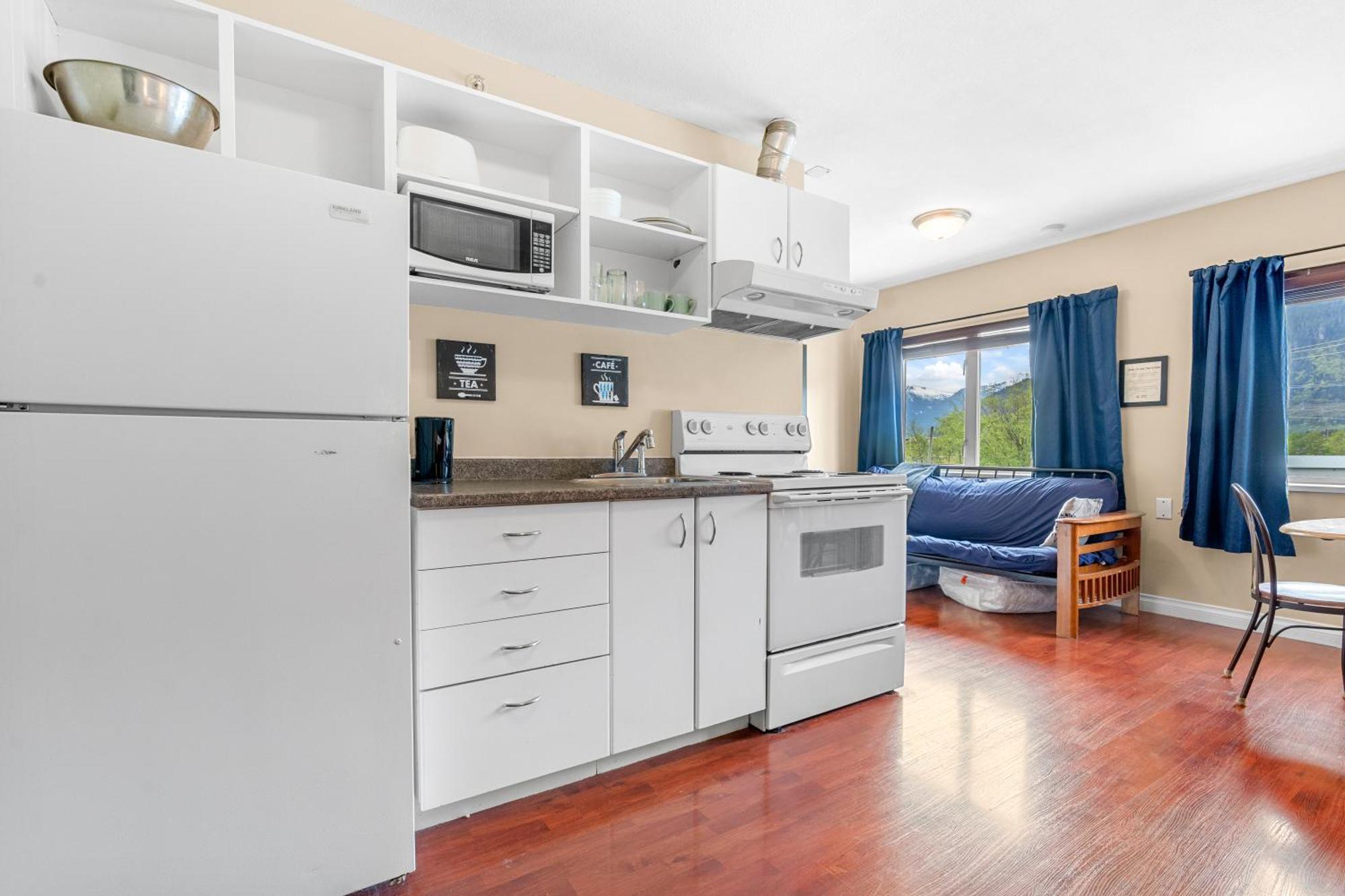 Squamish Adventure Inn חדר תמונה
