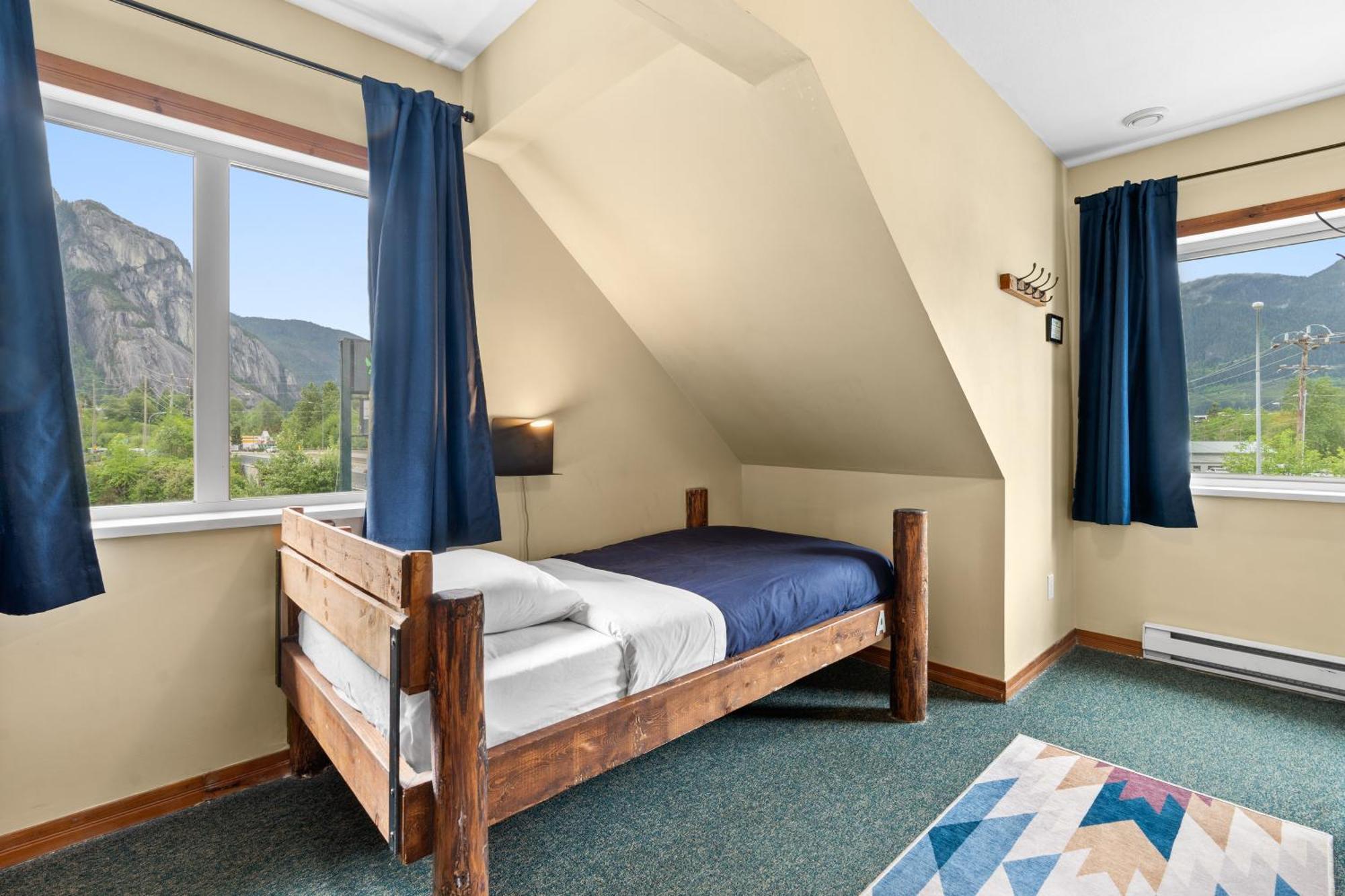 Squamish Adventure Inn חדר תמונה