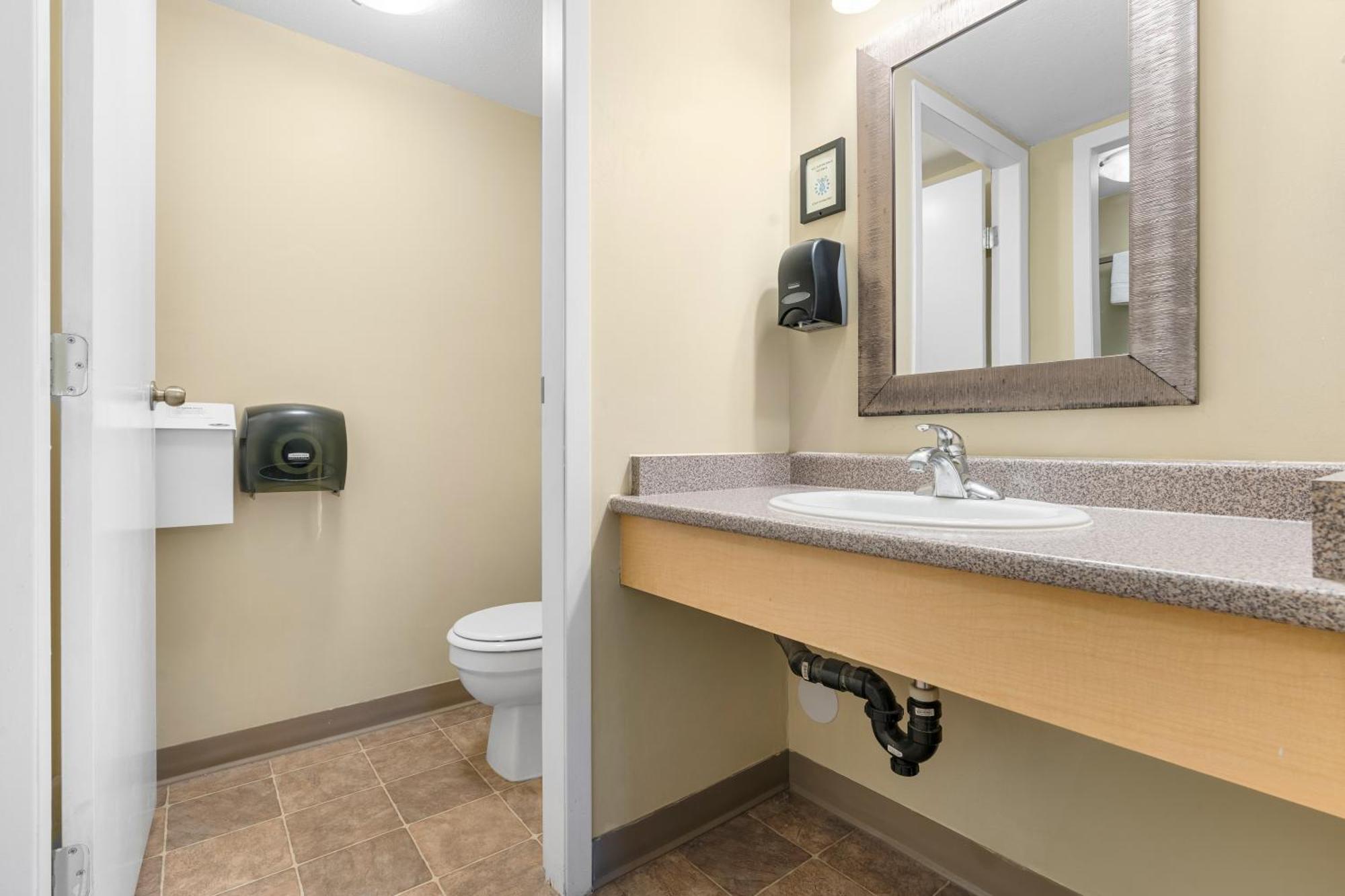 Squamish Adventure Inn חדר תמונה