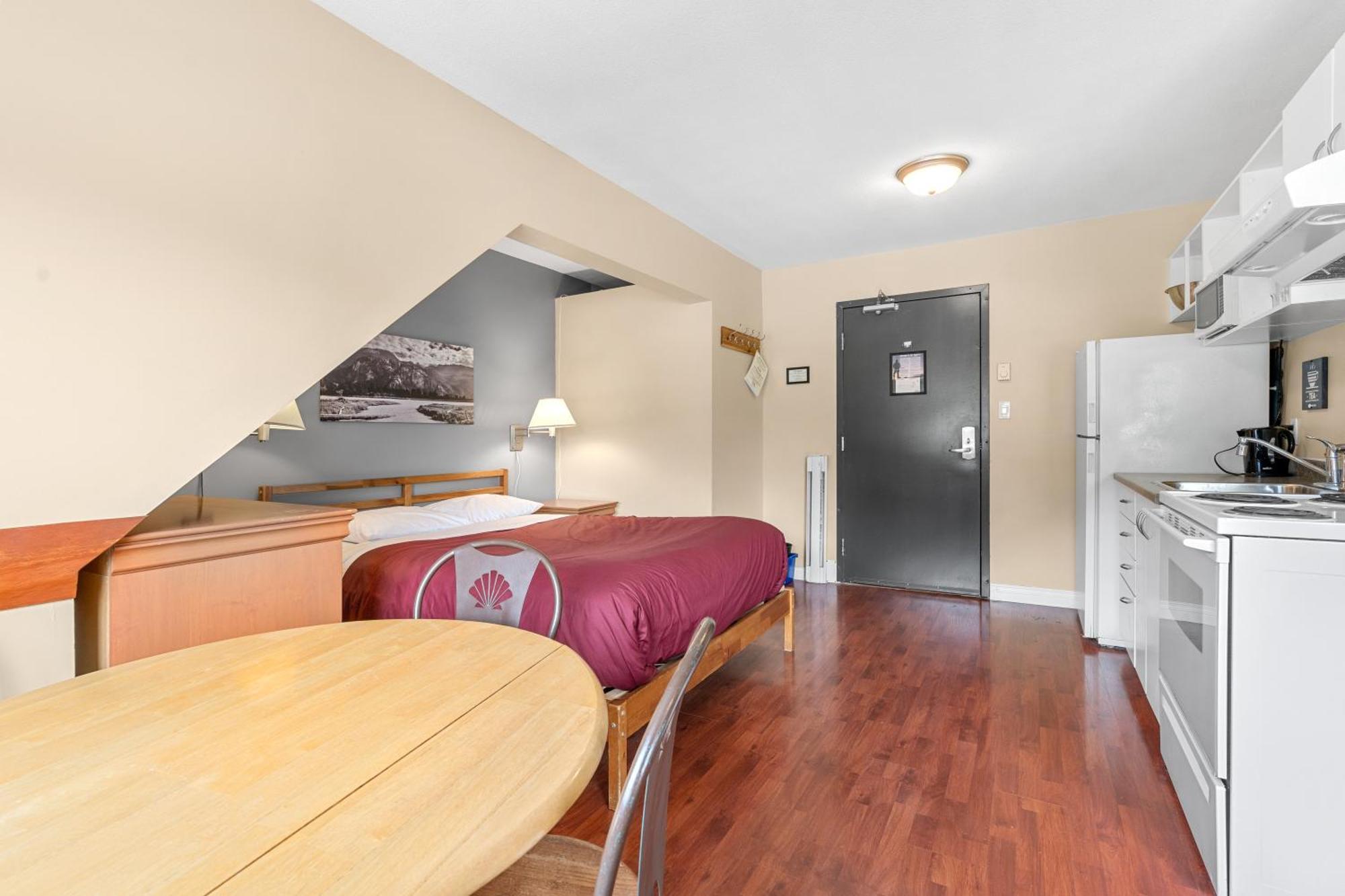 Squamish Adventure Inn חדר תמונה