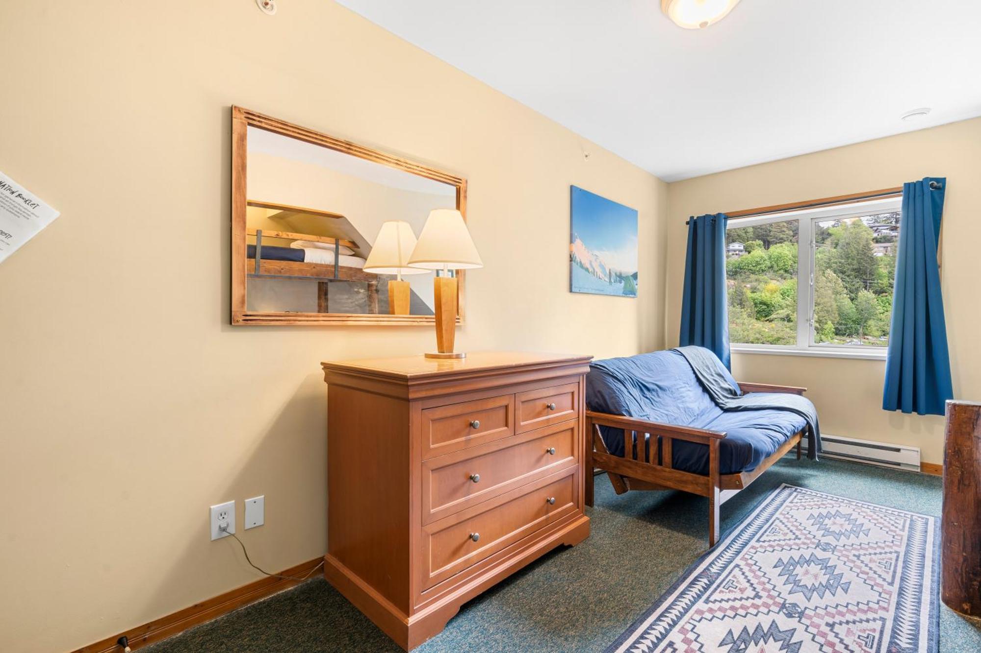 Squamish Adventure Inn חדר תמונה