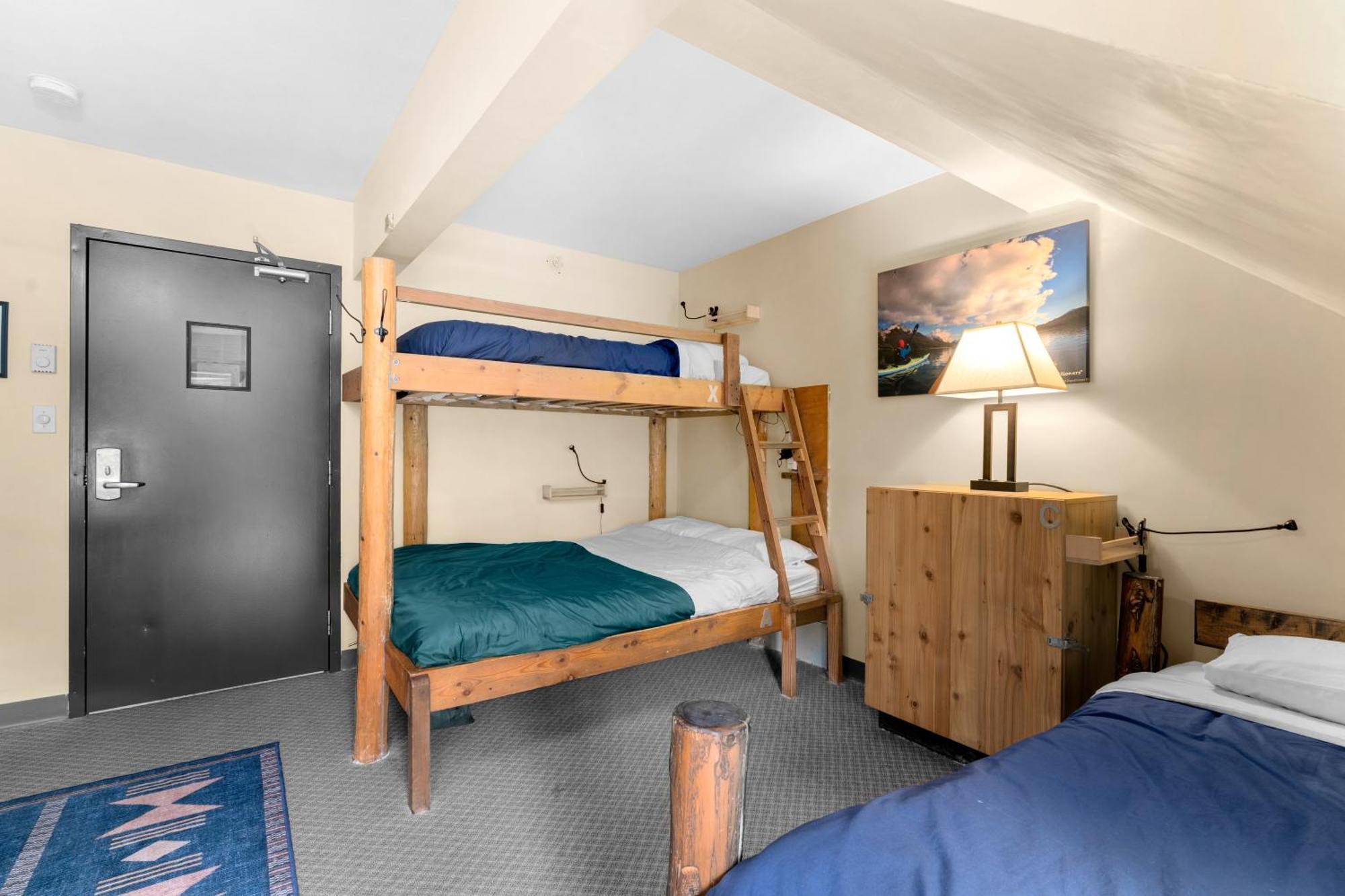 Squamish Adventure Inn חדר תמונה