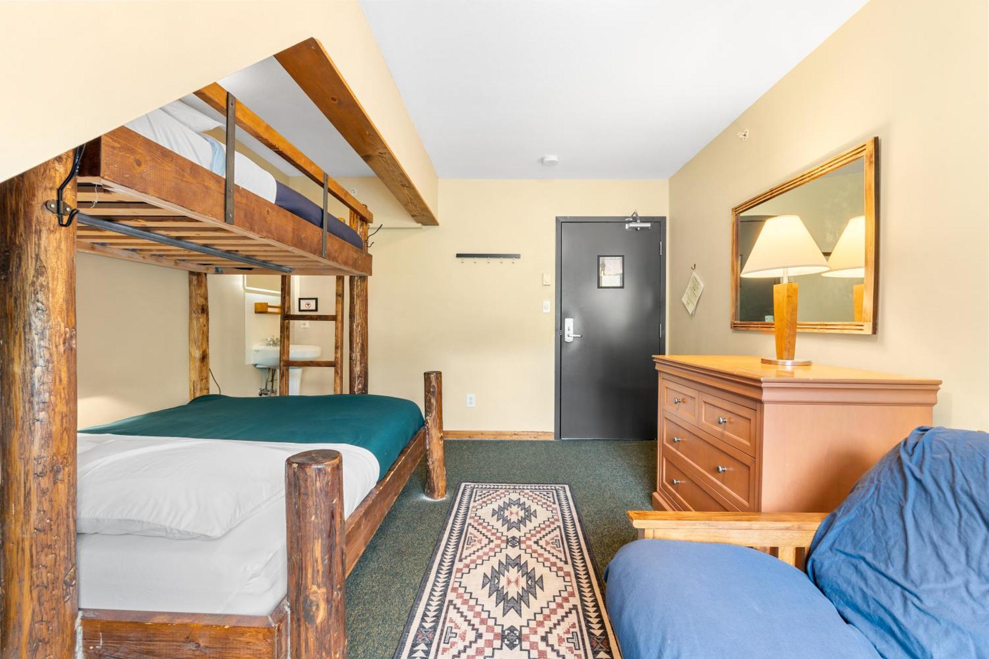 Squamish Adventure Inn חדר תמונה