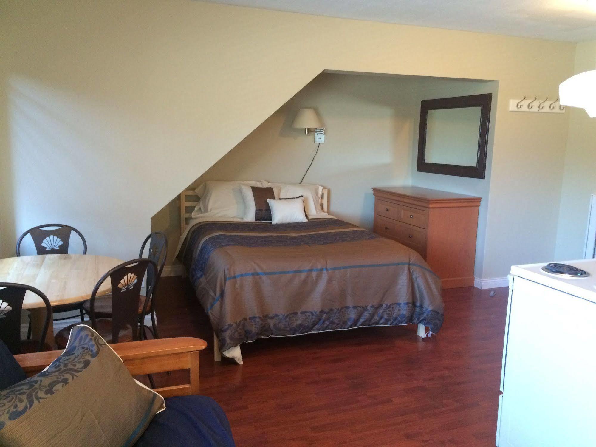 Squamish Adventure Inn מראה חיצוני תמונה